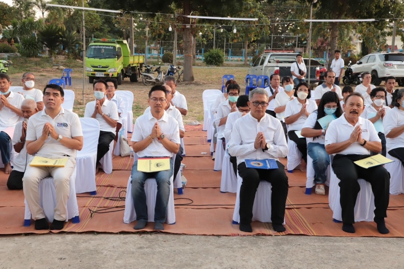 กิจกรรมโครงการประเพณีวันขึ้นปีใหม่ โดยร่วมกันสวดมนต์ และเวียนเทียนรอบพระปรางค์
